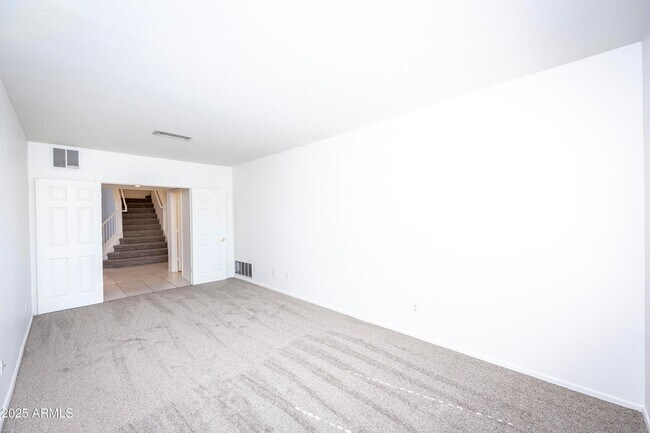 Building Photo - 3844 E Kings Ave