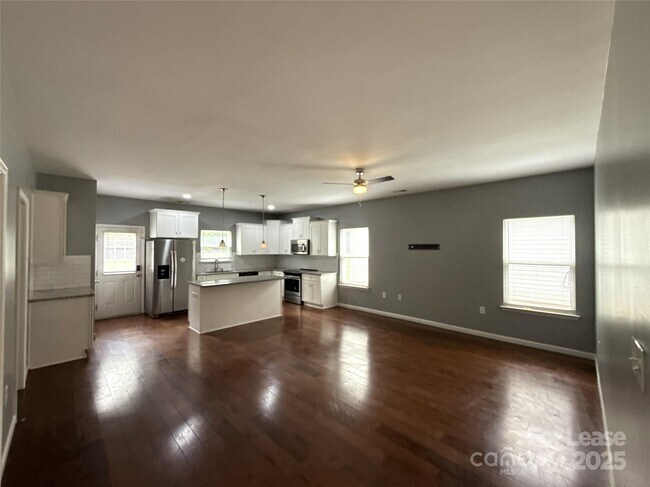 Building Photo - 635 Northway Dr