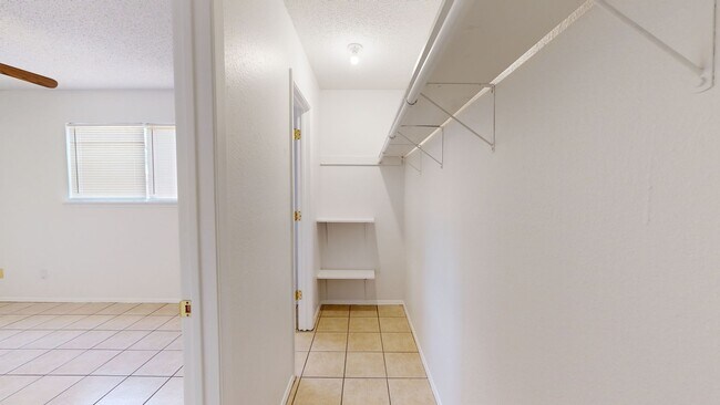 Building Photo - 2208 Cooke Dr