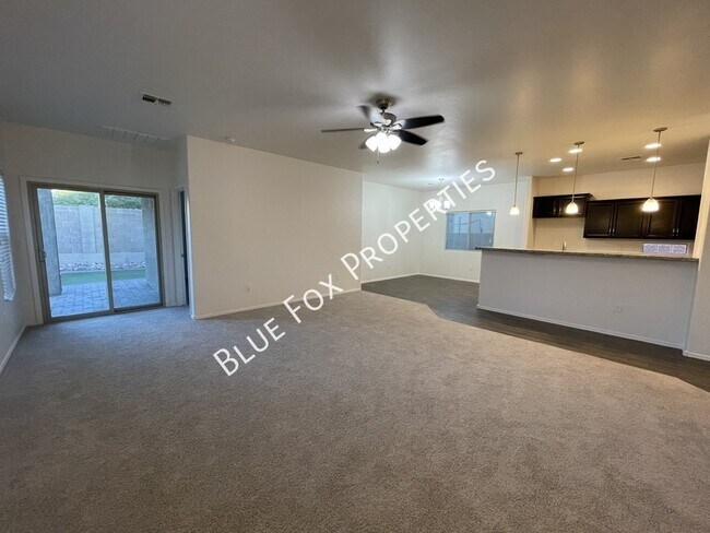 Building Photo - 8721 N Black Pine Dr