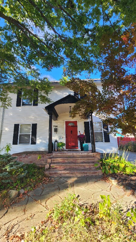 Building Photo - 726 Michigan St