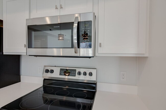 Building Photo - 5017 Farnum Ln