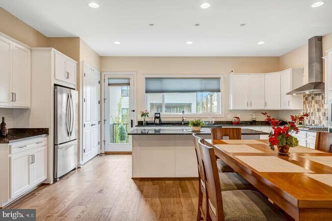 Building Photo - 12258 Sessile Commons