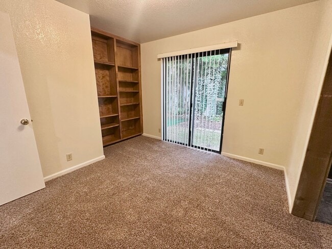 Building Photo - MOVE IN SPECIAL $500 off of first months rent!!