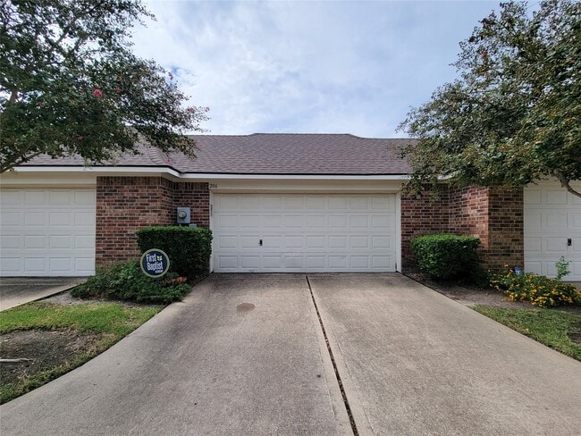 Building Photo - 206 Whispering Ridge Terrace