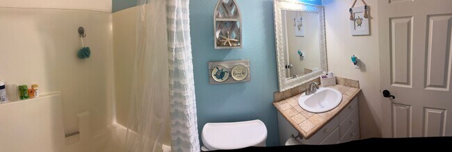 Building Photo - 4 Bedroom + Office / 2.5 Bathroom Redlands...