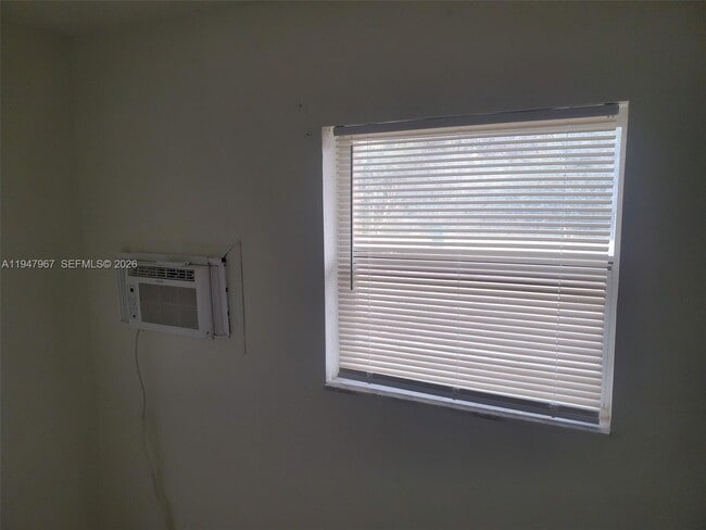 Building Photo - 6604 Miramar Ave