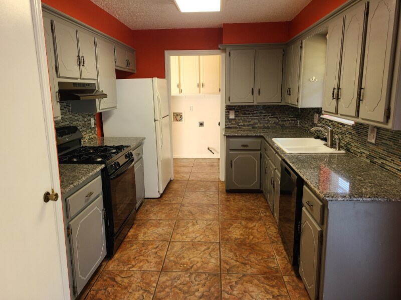 Building Photo - 925 Crown Dr