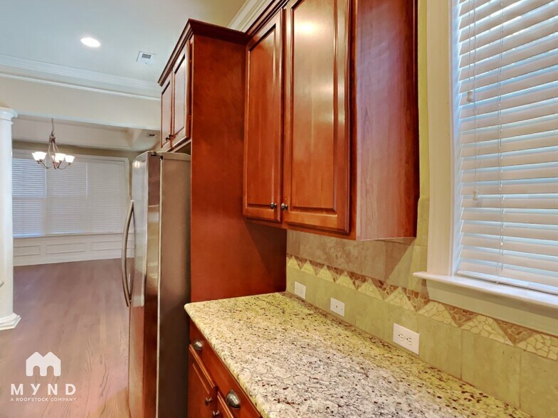 Building Photo - 807 Herrin Ave