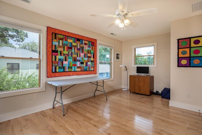 Building Photo - Charming Modern Home in Kenilworth