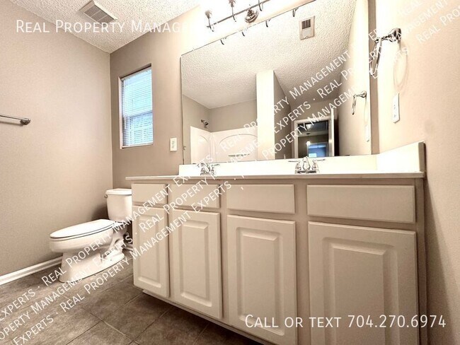 Building Photo - **MOVE IN SPECIAL!**Charming 3BR/2.5BR hom...
