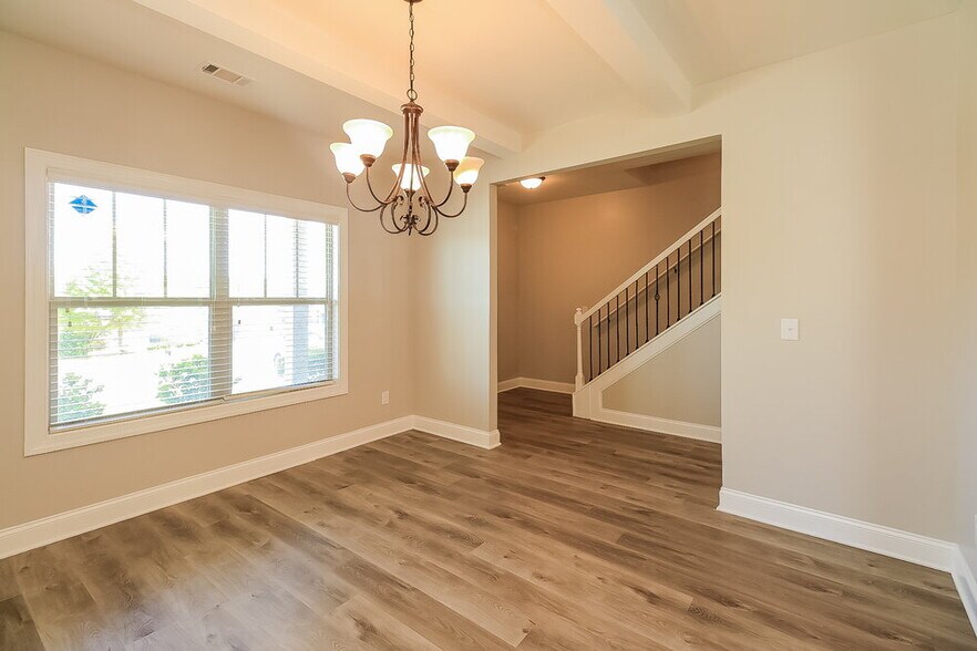 Building Photo - 10908 Southwood Dr