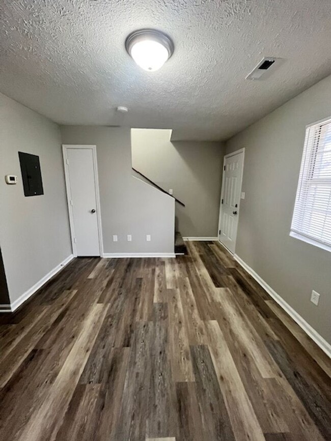 Building Photo - 2 Bedroom, 1.5 Bath Close to Berea College