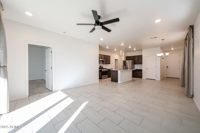 Building Photo - 14651 W Valentine St