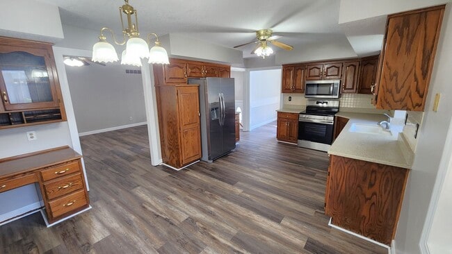 Building Photo - Lake Sherwood Executive 4BR, 3BTH home in Washburn Rural Schools!