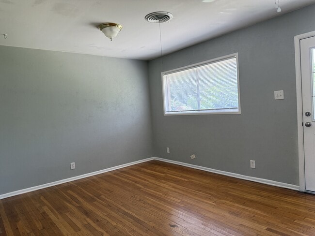Building Photo - 1409 Metropolitan Dr