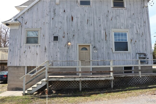 Primary Photo - 143 W Genesee St