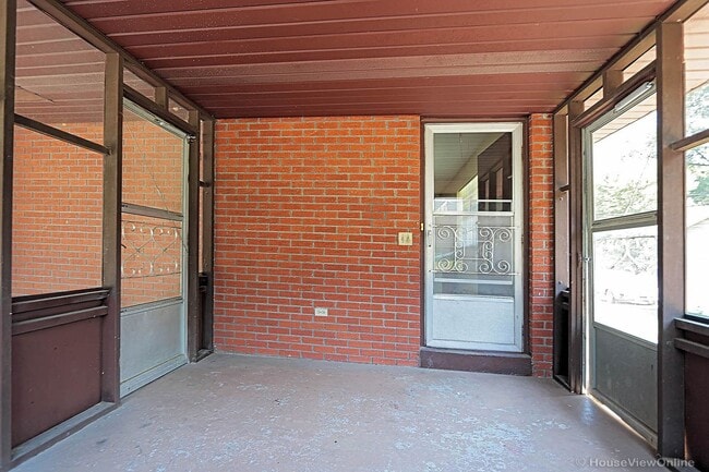 Building Photo - House Close To Campus- Available in July 2026