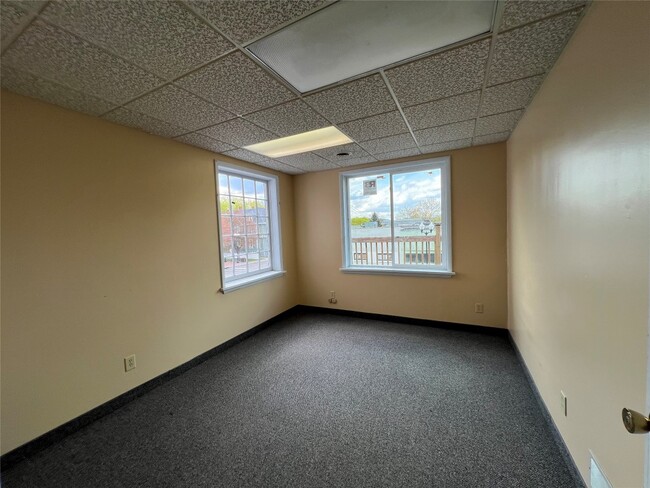 Building Photo - 130 W Main St