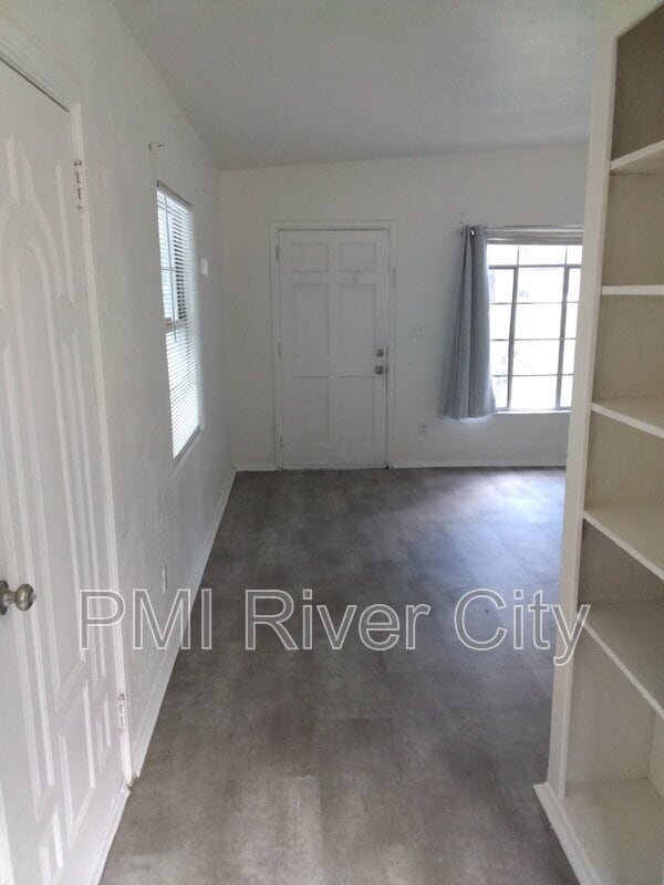 Building Photo - 1859 Loyola Dr N