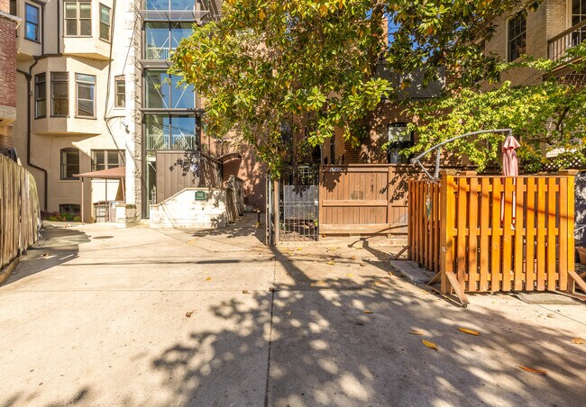 Building Photo - 1740 R St NW