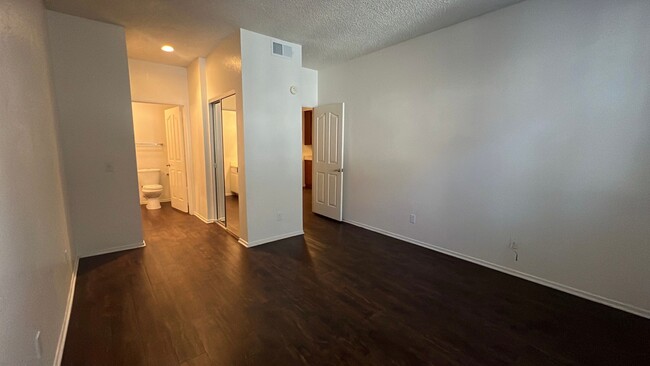 Building Photo - West Lancaster Condo in Pine Creek Village...