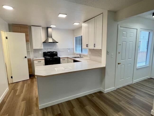 Building Photo - Fully updated/renovated unit NO GARAGE 1 B...