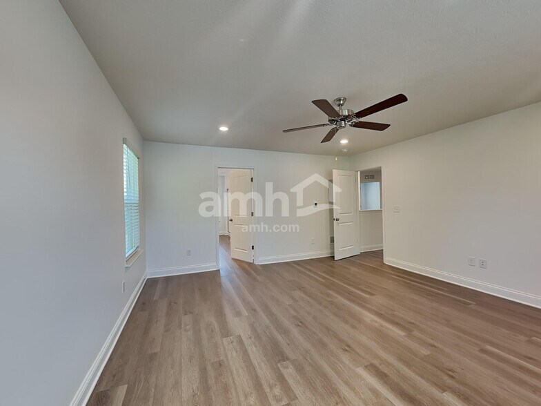 Building Photo - 319 Pne Hl Ct