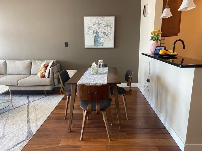 Primary Photo - Spacious 2 bed 2 bath!