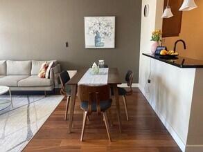 Building Photo - Spacious 2 bed 2 bath!