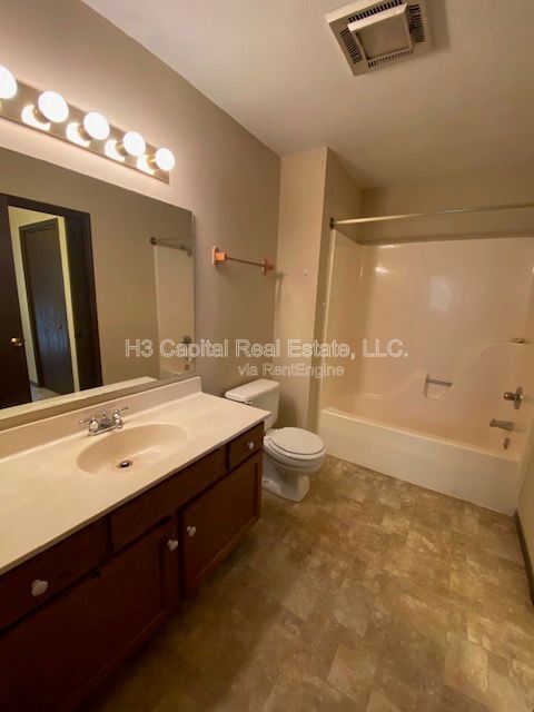 Building Photo - 901 2nd St