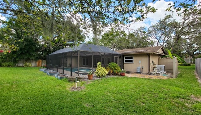 Building Photo - CLASSIC SARASOTA POOL HOME WITH UPDATES AN...