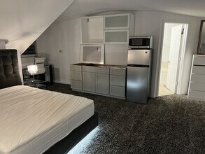 Building Photo - 1310 Daytona Ave