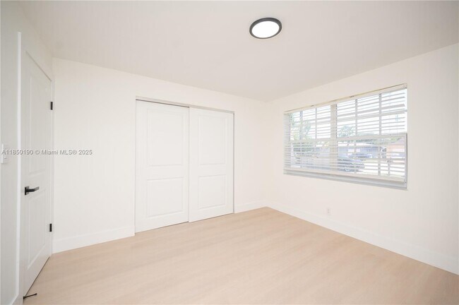 Building Photo - 3751 NE 17th Ave