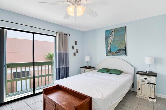 Building Photo - 554 E Beach Blvd