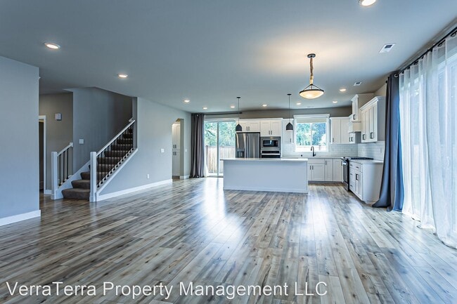 Building Photo - 4 br, 3 bath House - 6806 165th St Ct E