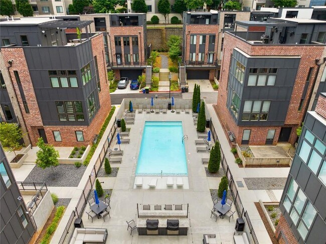 Building Photo - 1300 Chelsea Cir NW