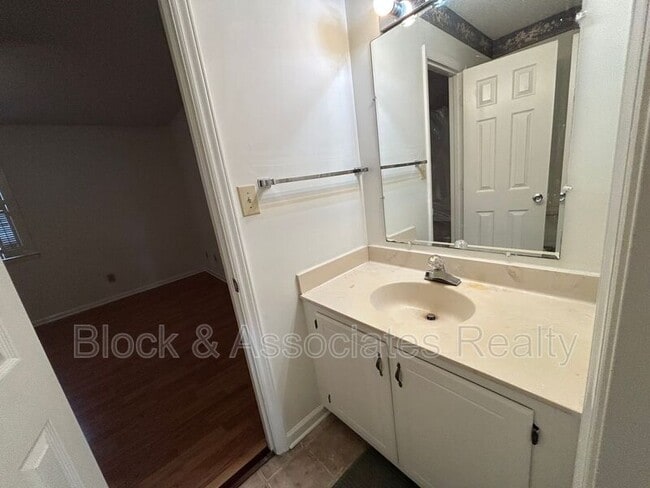 Building Photo - 405 Herndon Dr