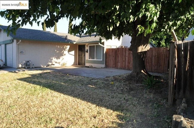 Primary Photo - 164 E Trident Dr