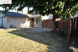 Building Photo - 164 E Trident Dr