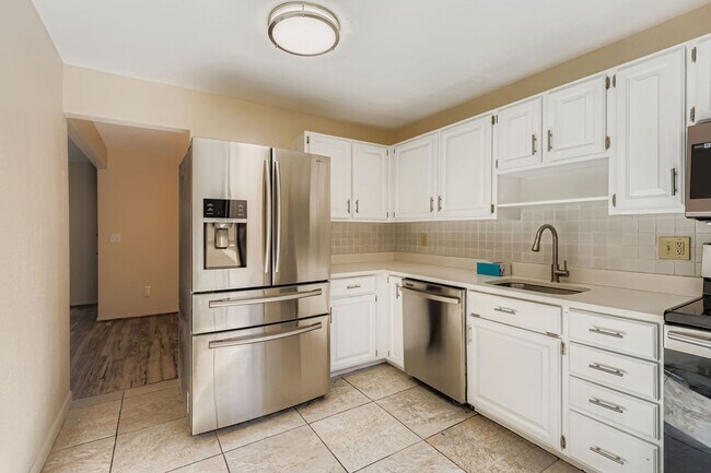 Building Photo - Fantastic Location Near Kendrick Lake Park!
