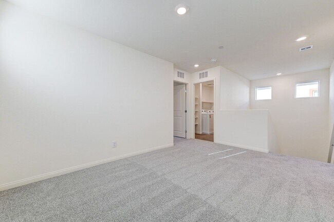 Building Photo - Newly Built 4 bedrooms in Cadence
