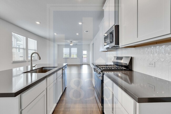Building Photo - 837 Papaya Dr