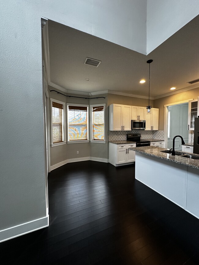 Building Photo - 201 W Hiawatha St