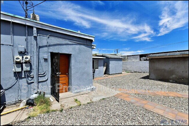 Building Photo - 1908A Olive Ave !!
