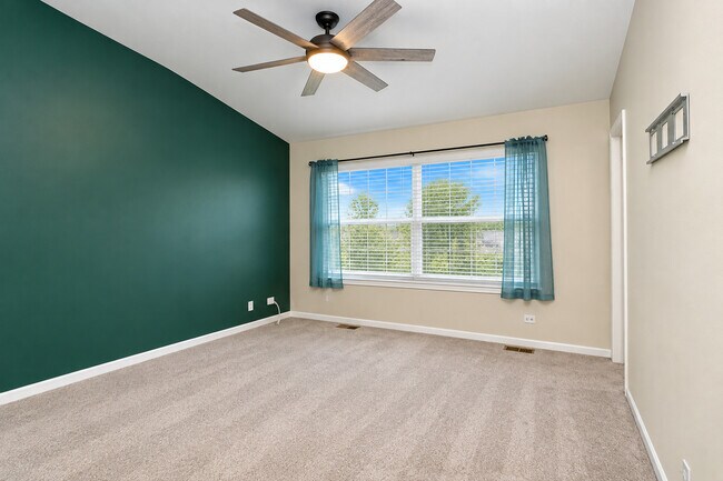 Building Photo - 700 Savannah Ln