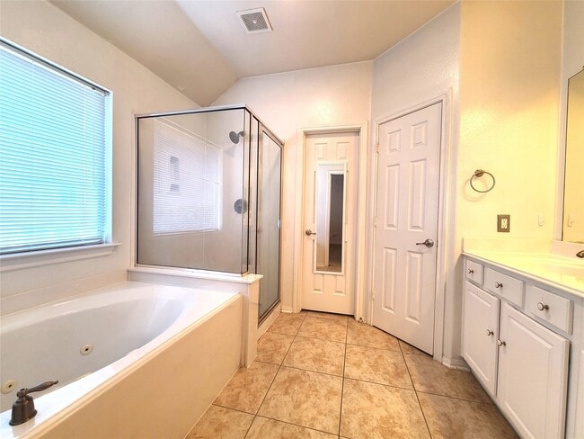 Building Photo - 119 Benedict Canyon Loop