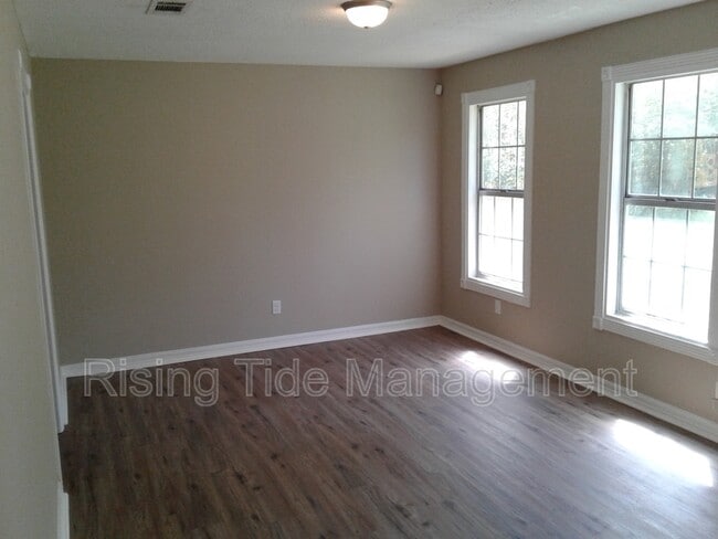 Building Photo - 6109 Shady Ln