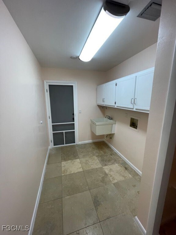 Building Photo - 2205 SW 2nd Terrace