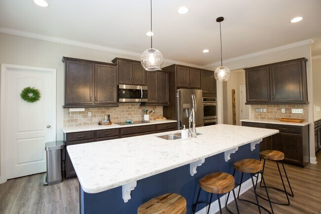 Building Photo - Spacious 5-Bedroom Home with 3 Full Bathrooms in Carthage, NC - Perfect for Your Family!